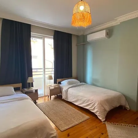 Merkezde Denize 100mt 2+1 Апартаменты *